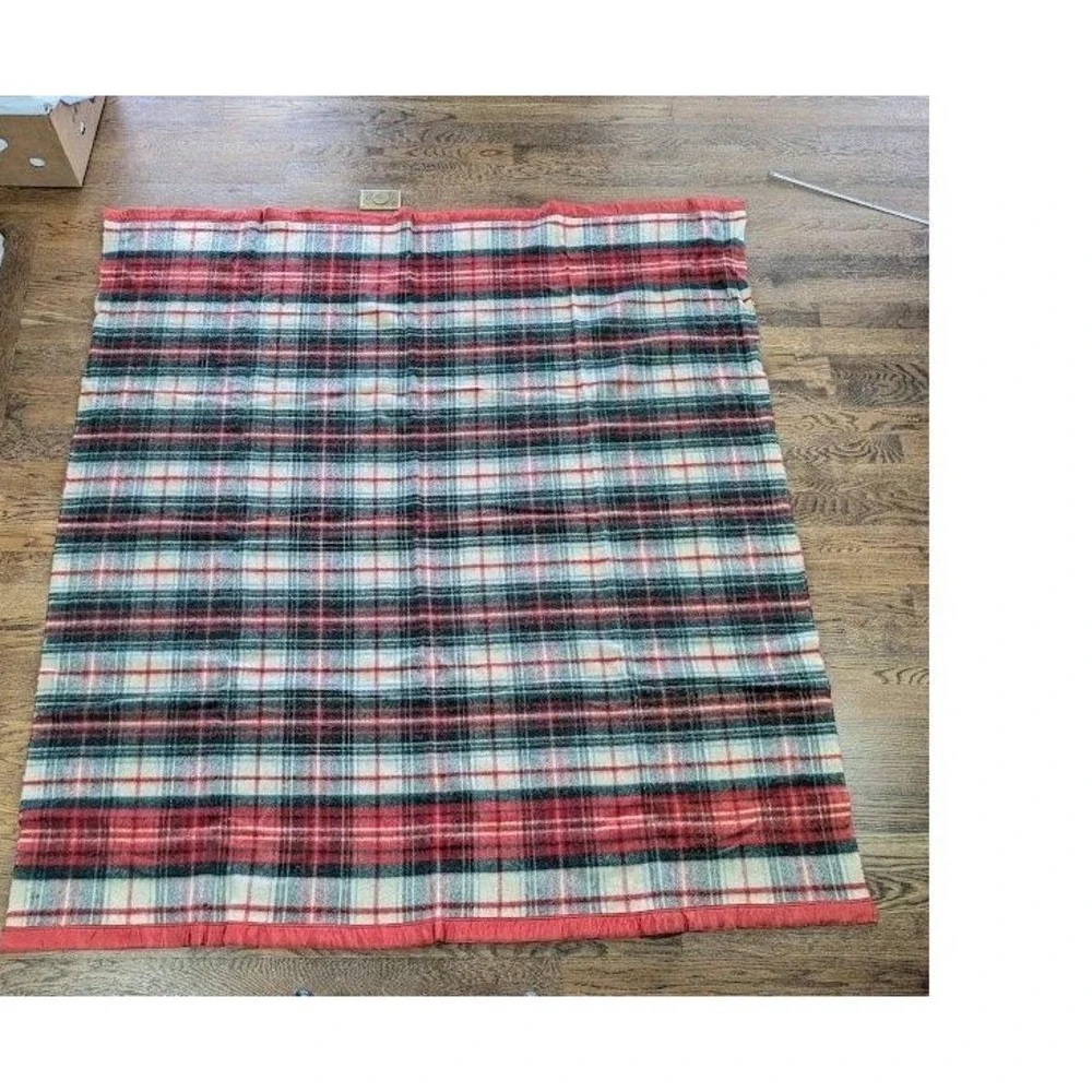 Vtg Satin Trim Wool Blanket Full 76x71 Plaid‎ Lodge Cabin Rustic Christmas Flaw